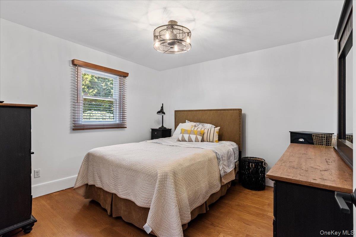 20 Alanson Lane, Hampton Bays, NY 11946