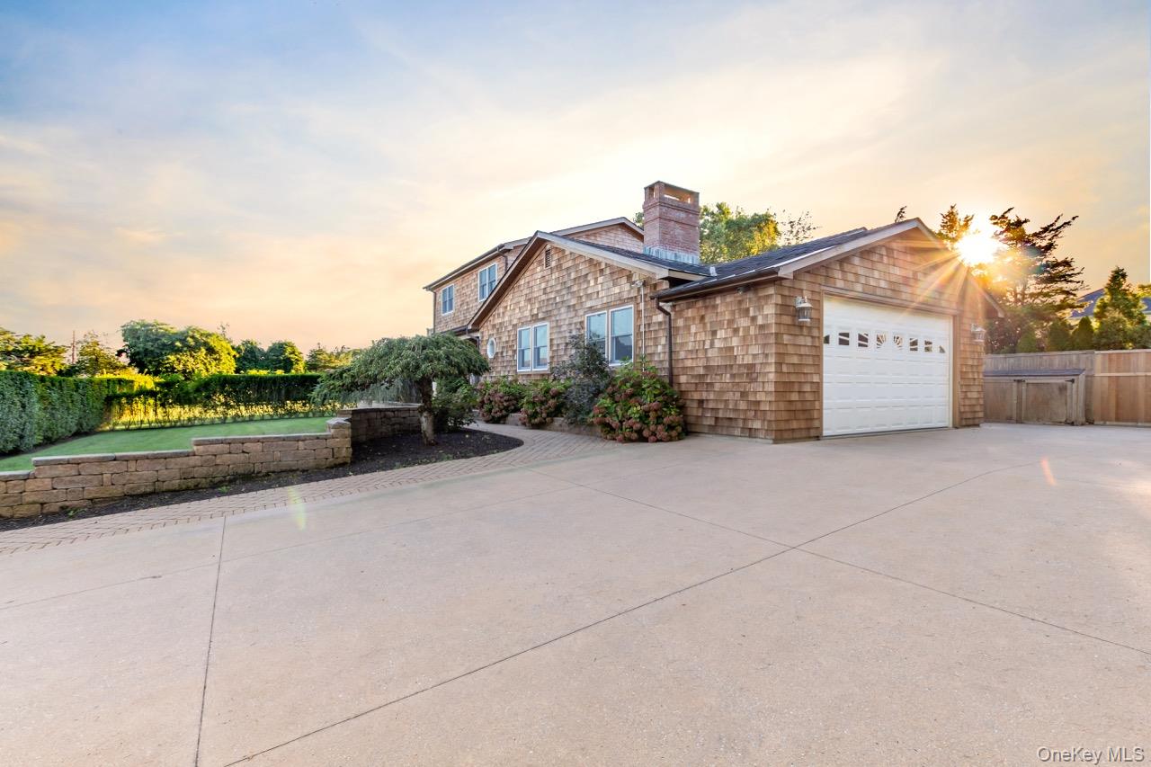 20 Alanson Lane, Hampton Bays, NY 11946