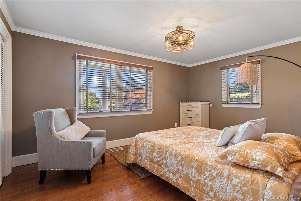 20 Alanson Lane, Hampton Bays, NY 11946