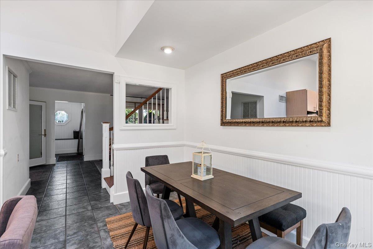 20 Alanson Lane, Hampton Bays, NY 11946