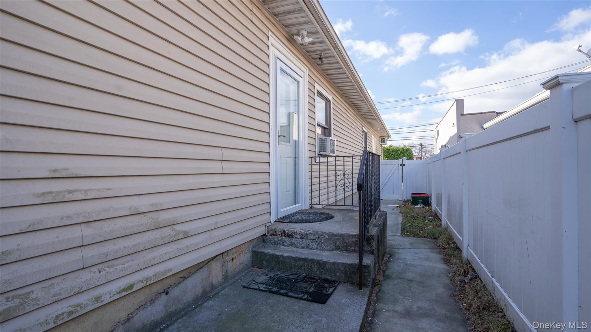 4001 Broadway, Island Park, NY 11558