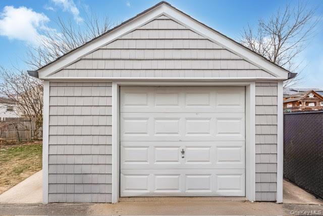 70 E Minerva Road, Lindenhurst, NY 11757