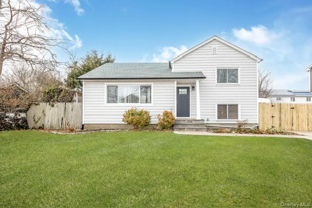 70 E Minerva Road, Lindenhurst, NY 11757