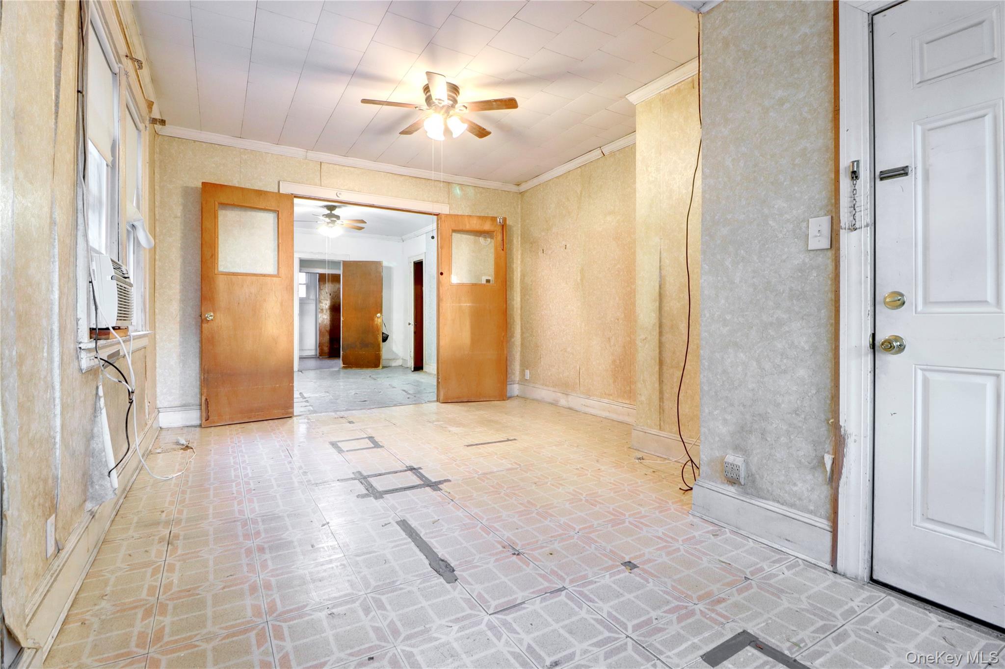 69-15 69th Place, Glendale, NY 11385