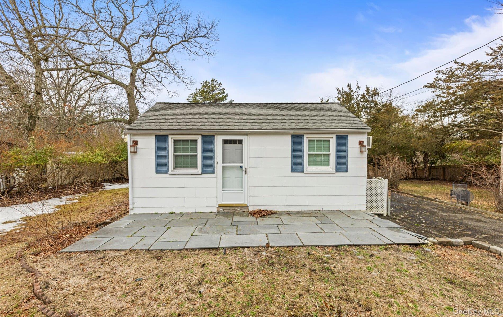 902 Old Medford Avenue, Medford, NY 11763