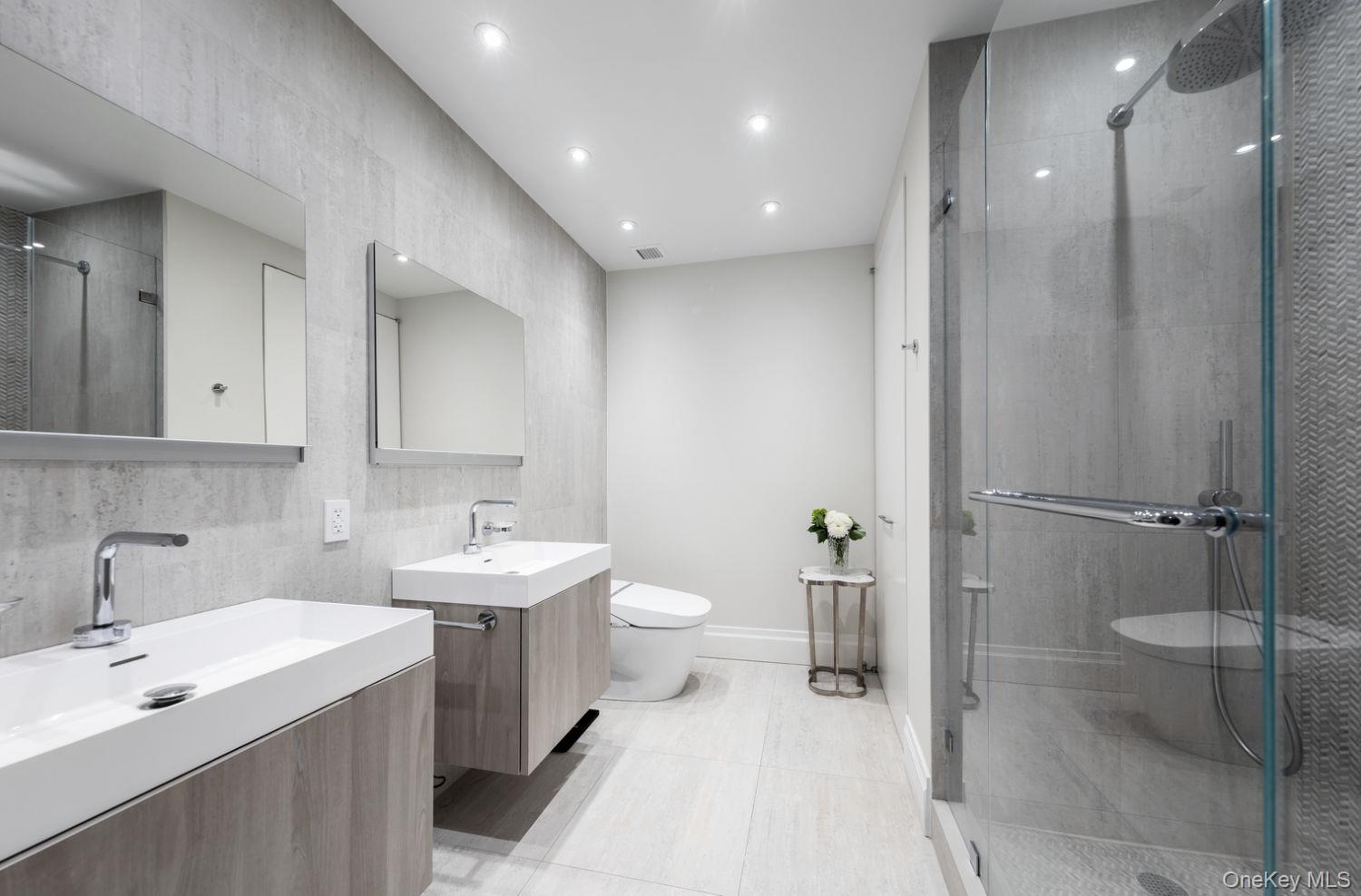 220 RIVERSIDE Boulevard # 4H, New York (Manhattan), NY 10069