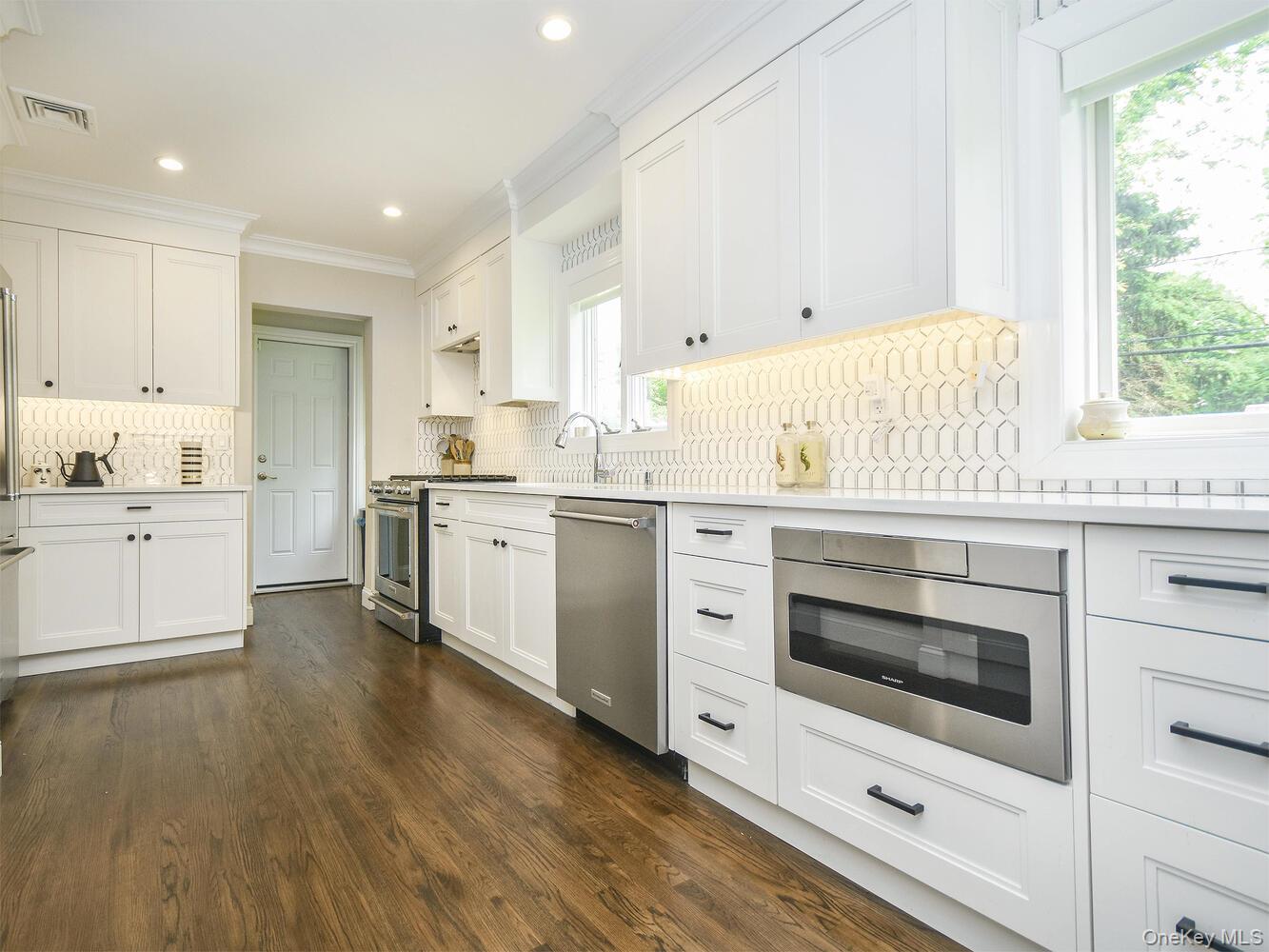 2 Plymouth Road, Port Washington, NY 11050