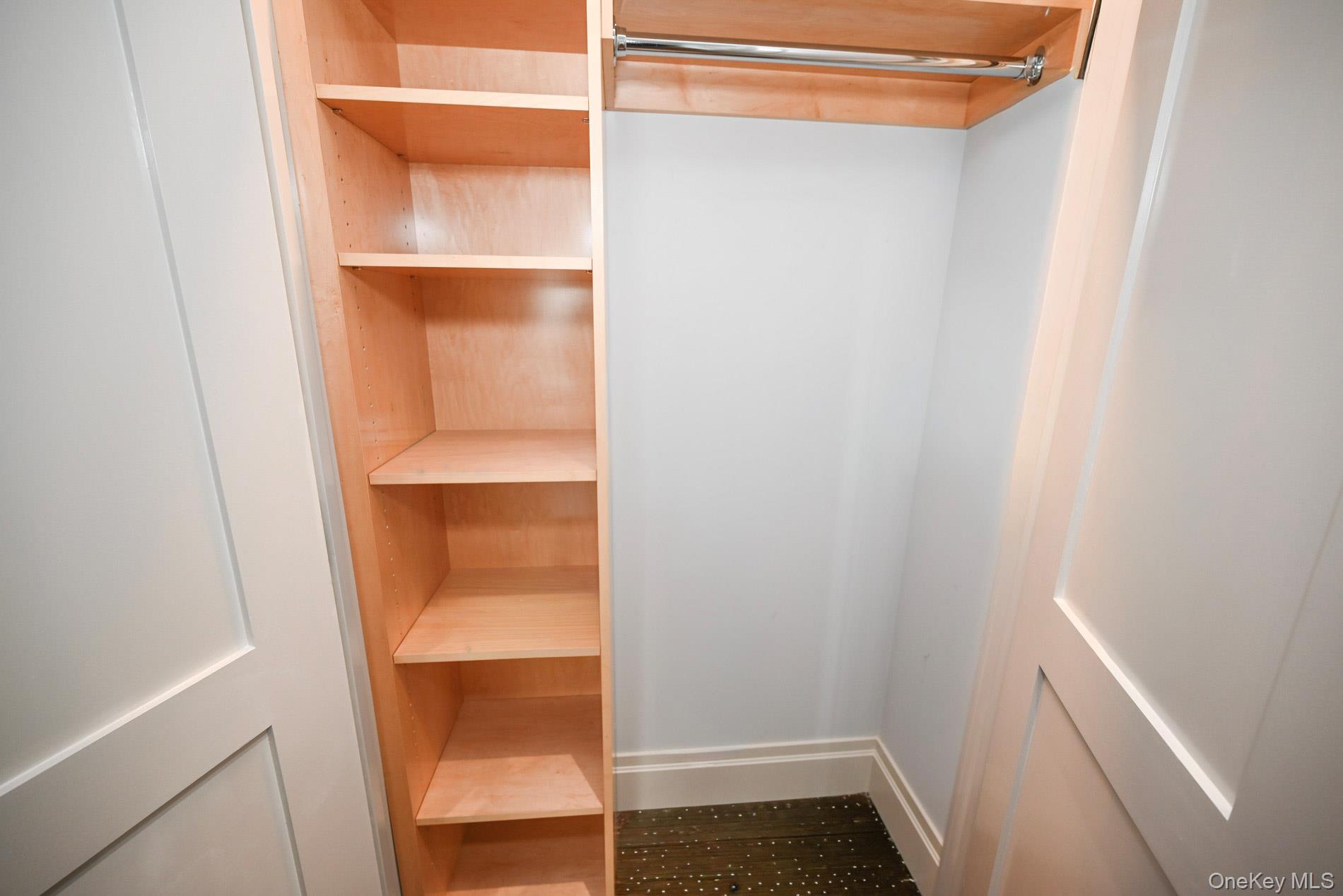 29 Everett Street, Lynbrook, NY 11563