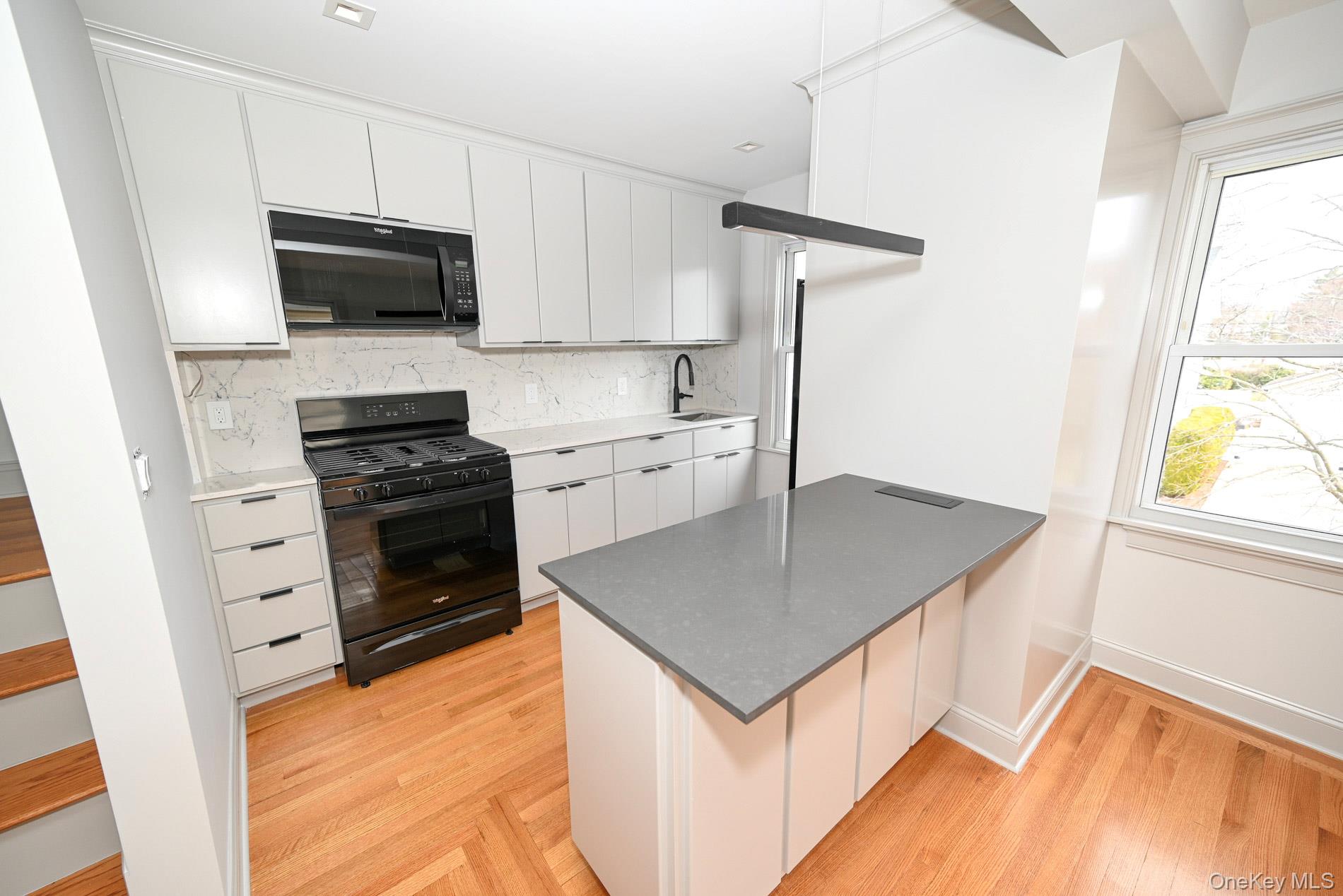 29 Everett Street, Lynbrook, NY 11563