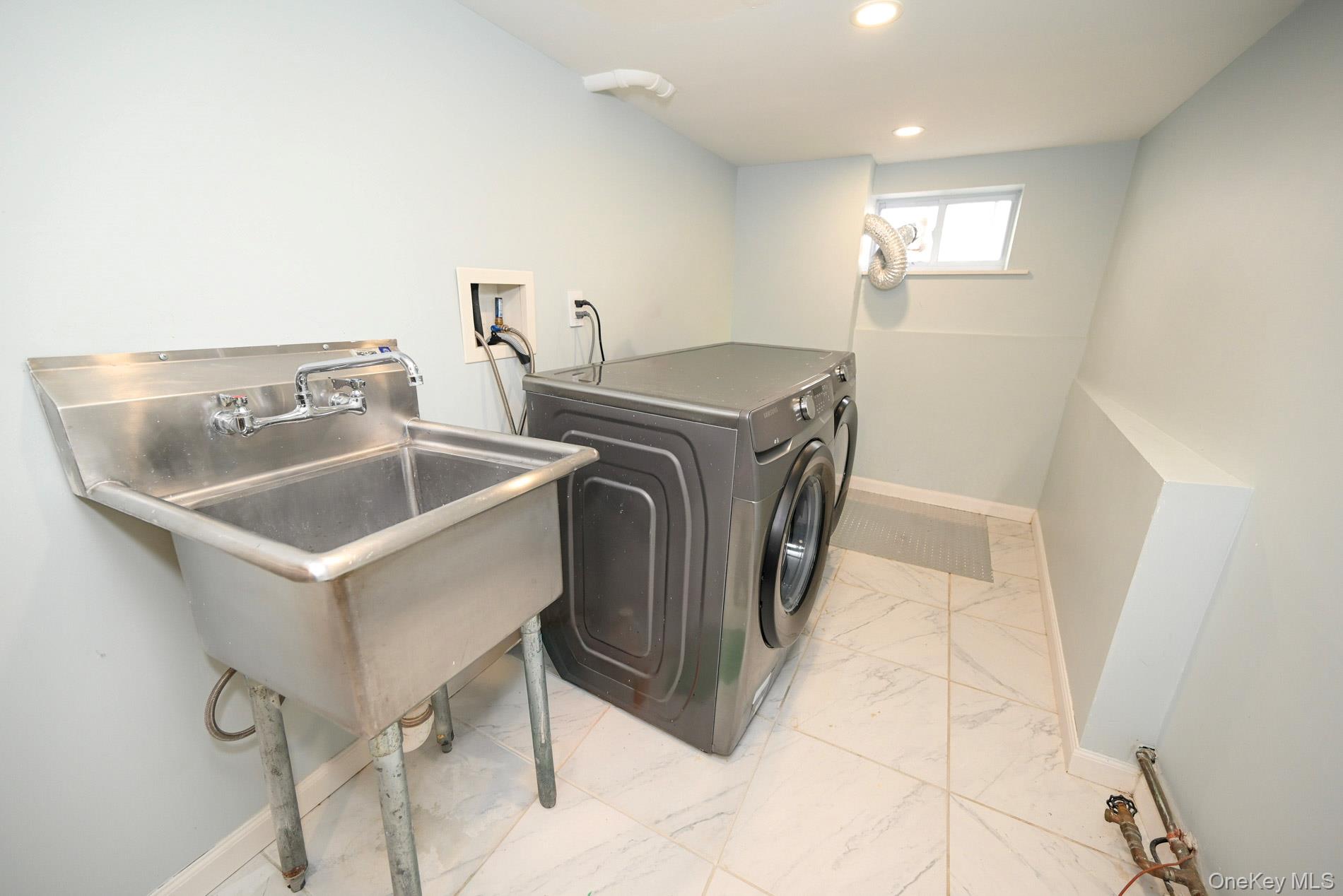 29 Everett Street, Lynbrook, NY 11563