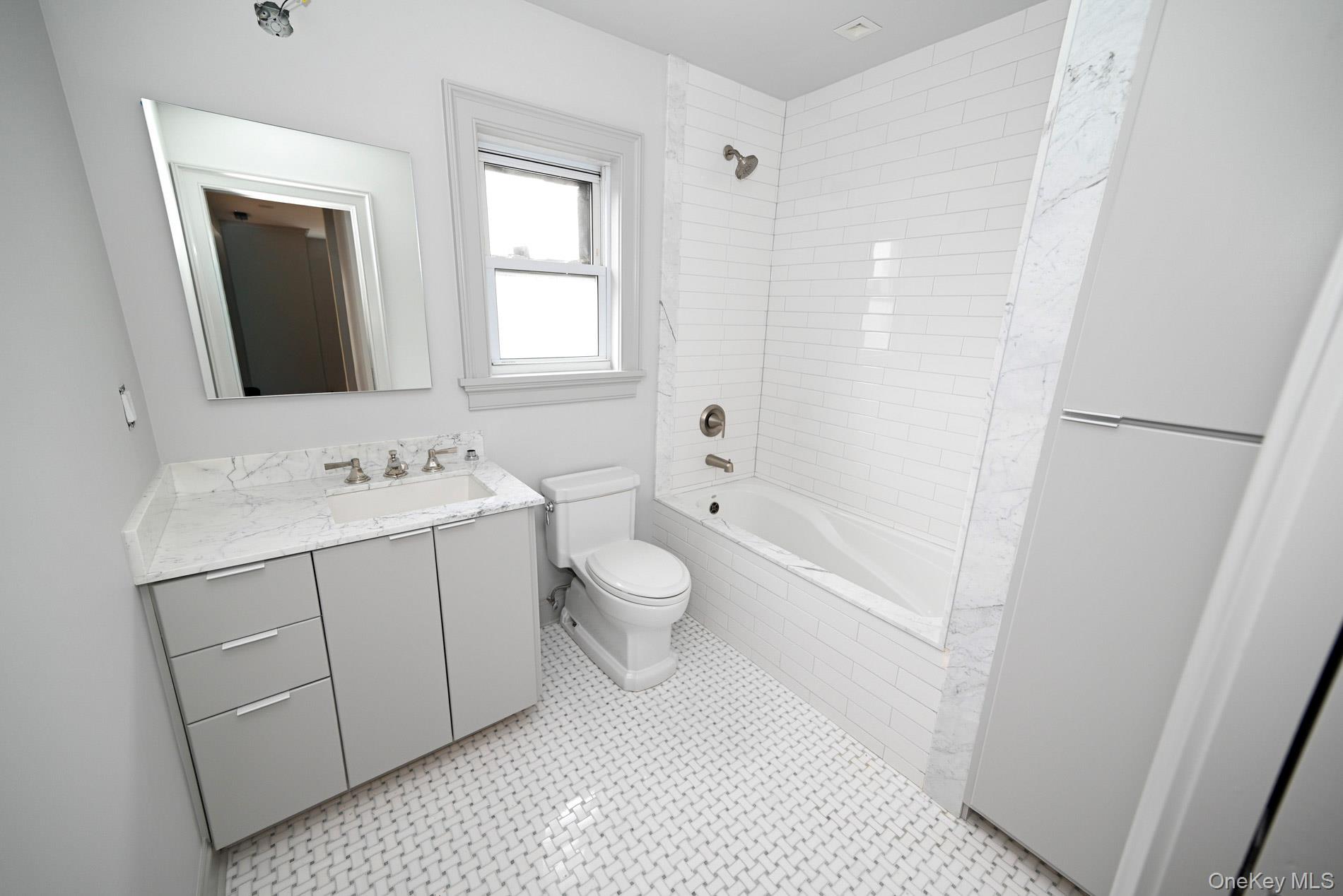 29 Everett Street, Lynbrook, NY 11563