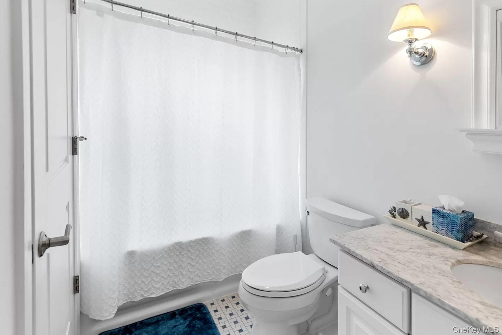 16 Pond Crossing # 7, Southampton, NY 11968