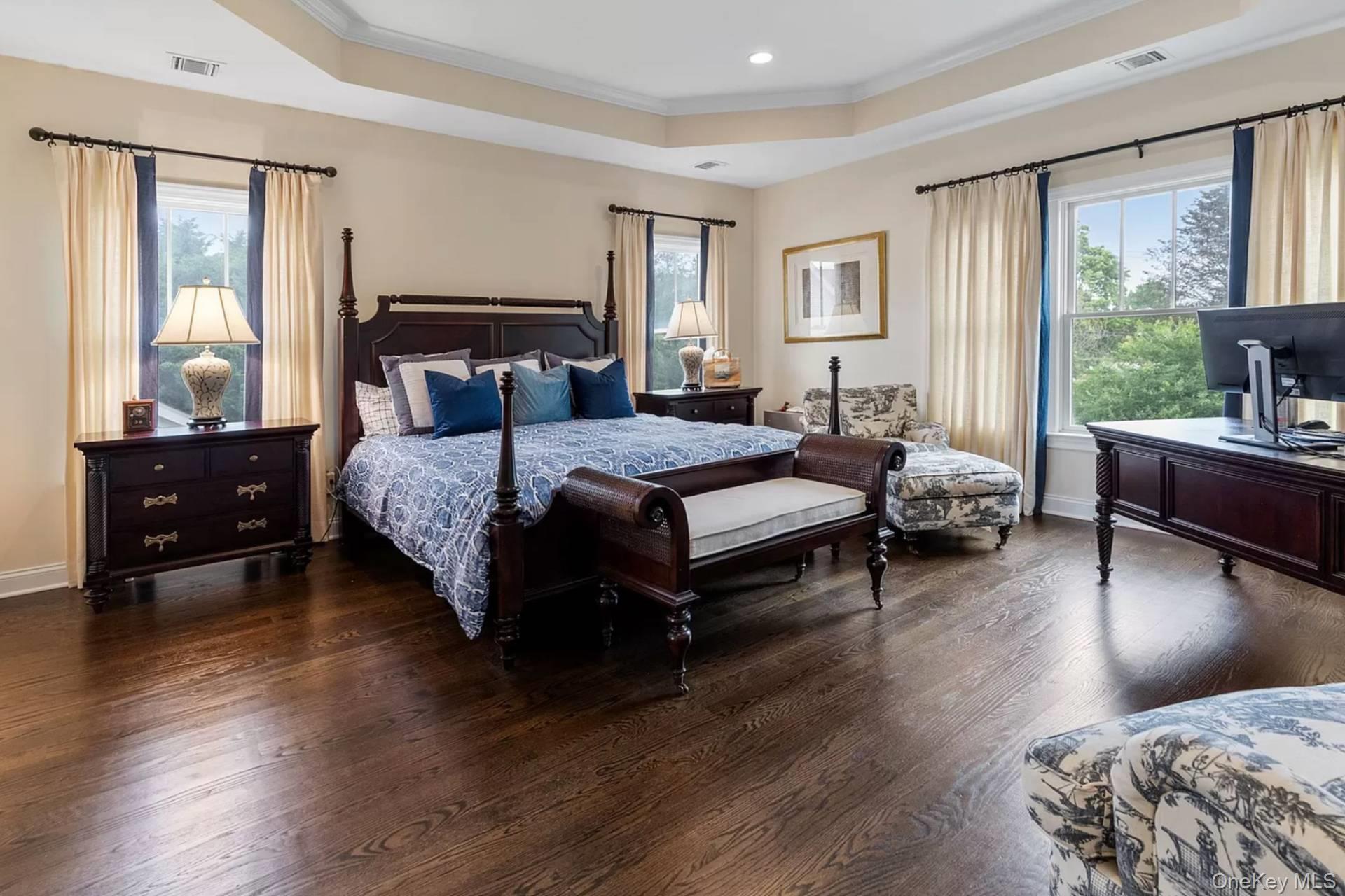 16 Pond Crossing # 7, Southampton, NY 11968