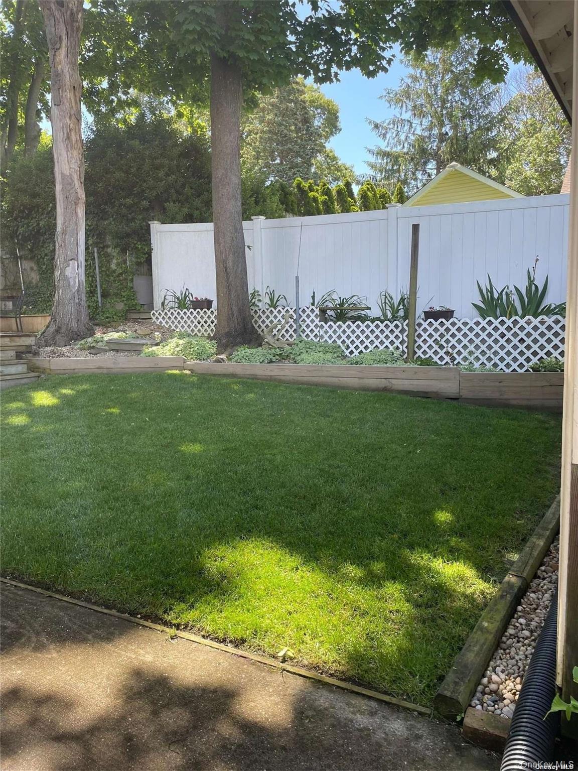 32 Neptune Road, Rocky Point, NY 11778