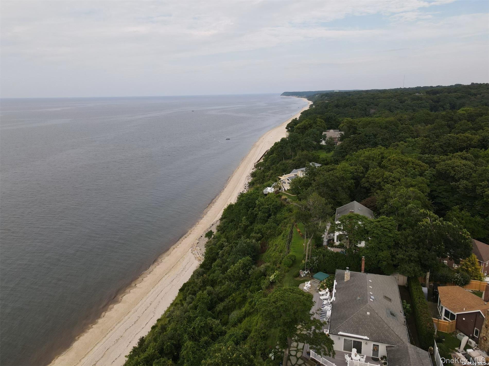 32 Neptune Road, Rocky Point, NY 11778