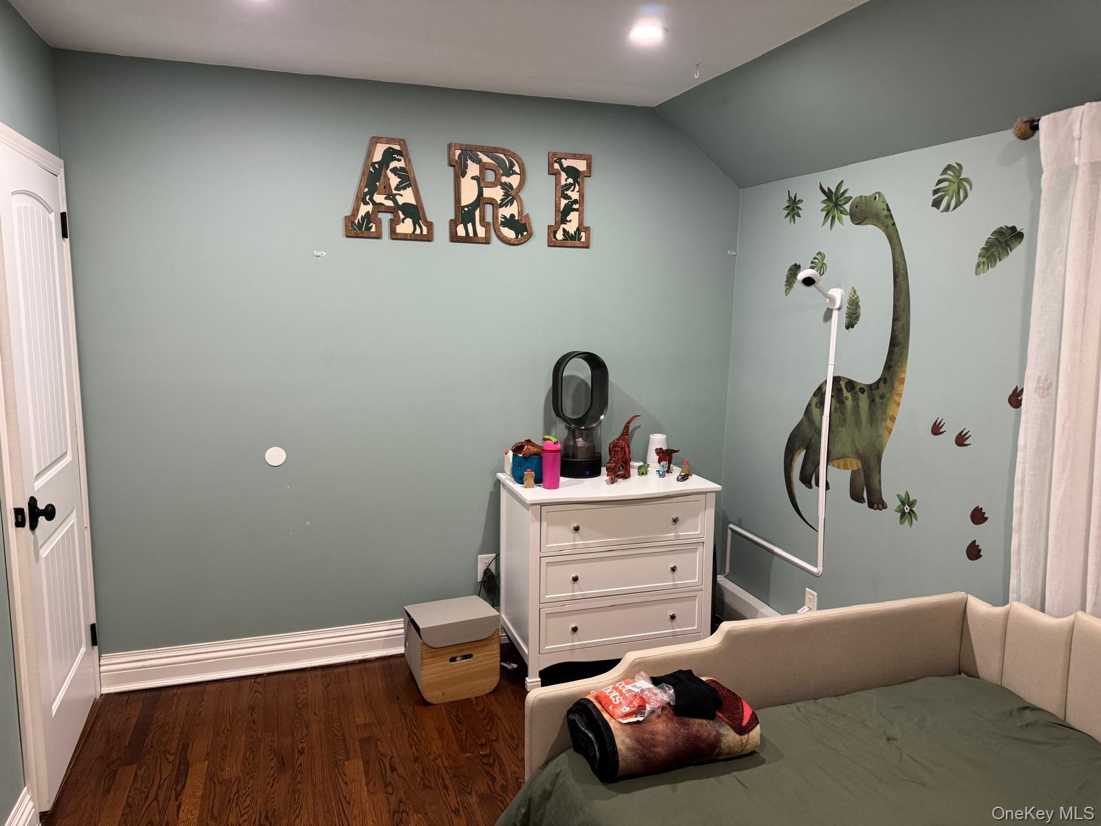 48 Jefferson Rd, Farmingdale, NY 11735