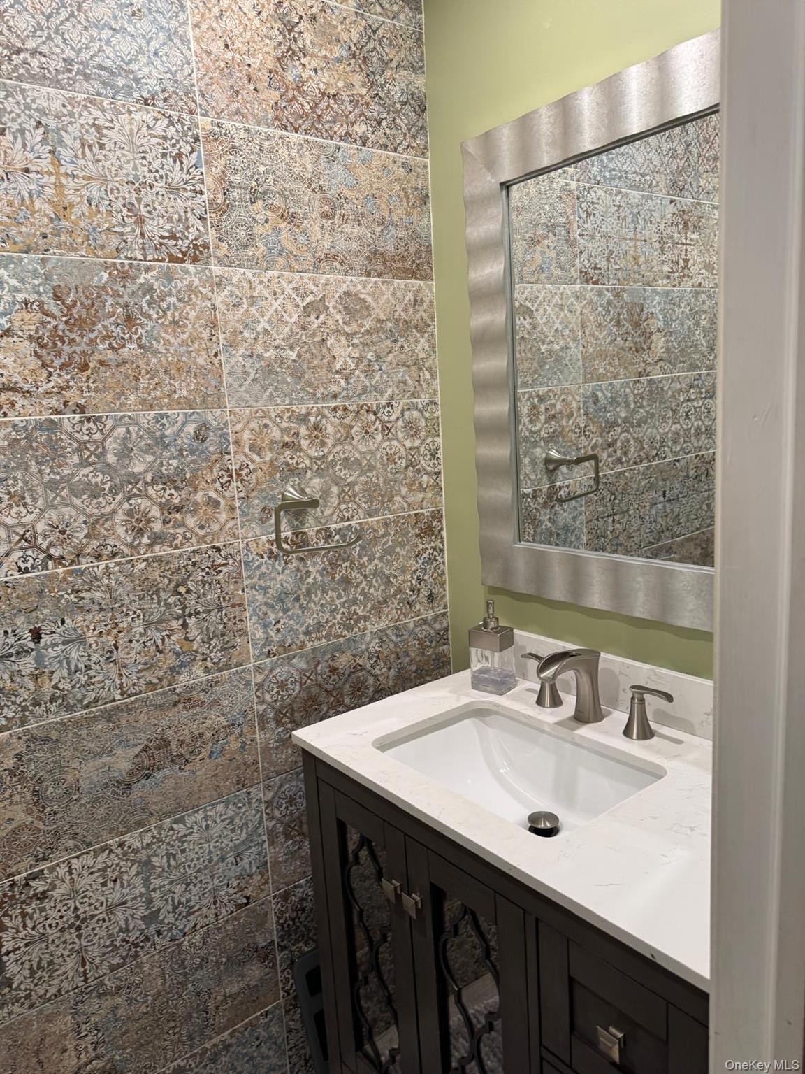 48 Jefferson Rd, Farmingdale, NY 11735