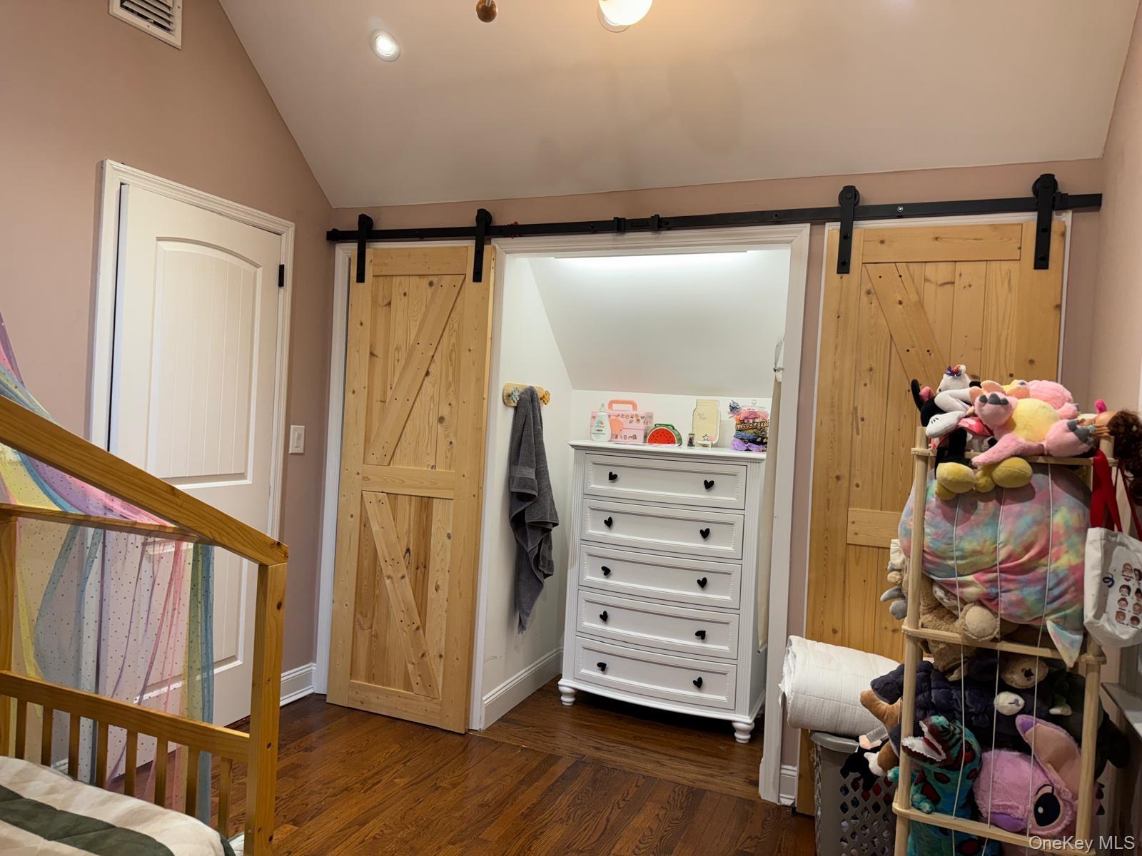 48 Jefferson Rd, Farmingdale, NY 11735