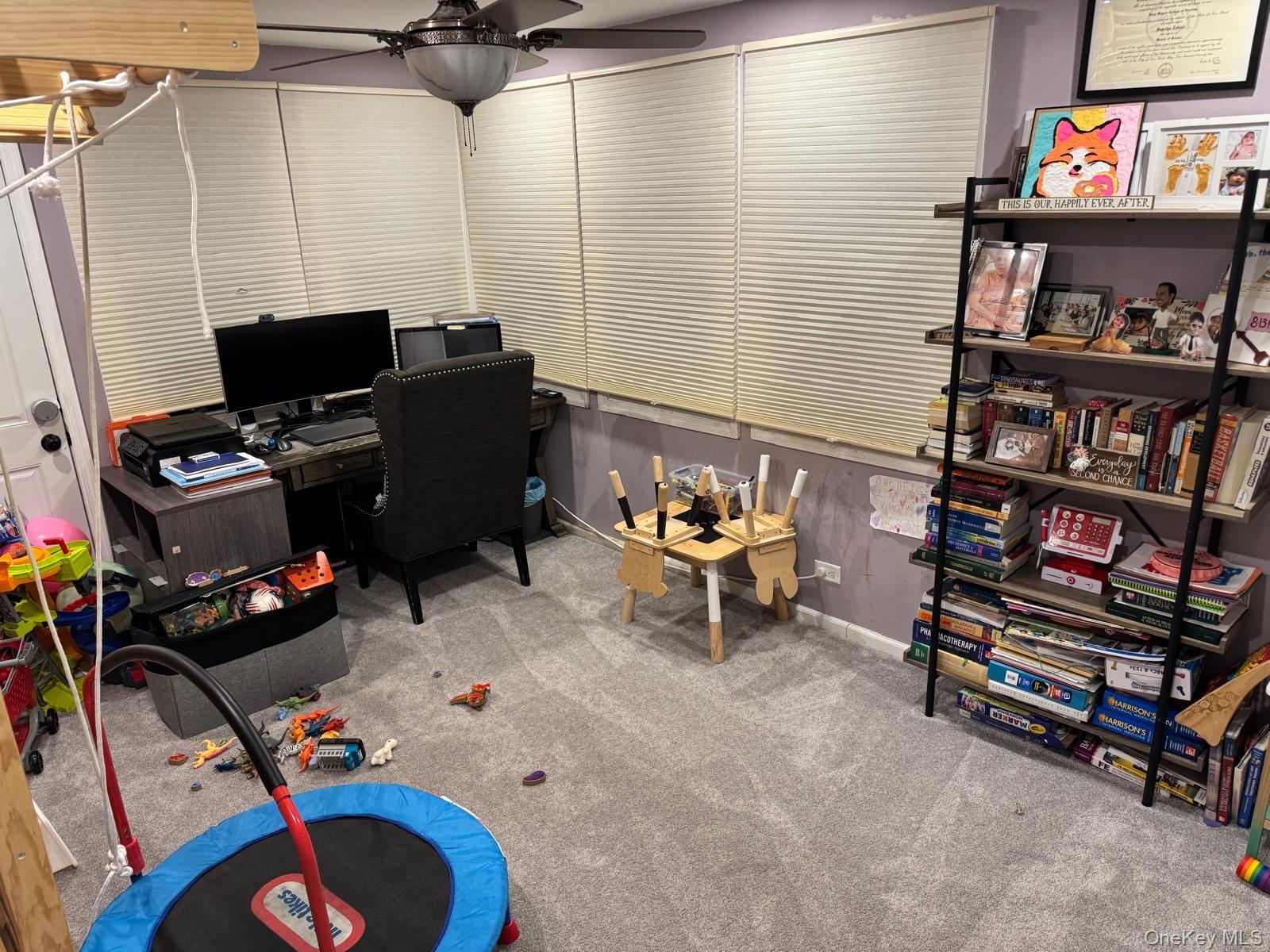 48 Jefferson Rd, Farmingdale, NY 11735