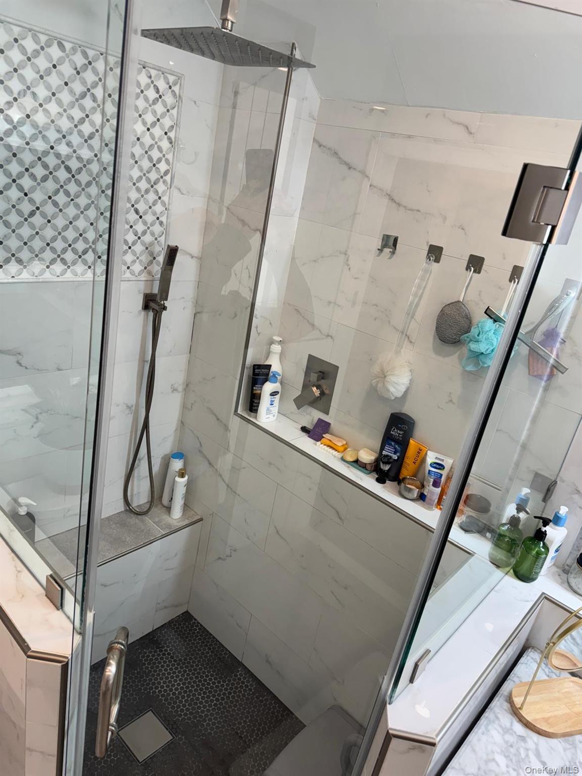 48 Jefferson Rd, Farmingdale, NY 11735