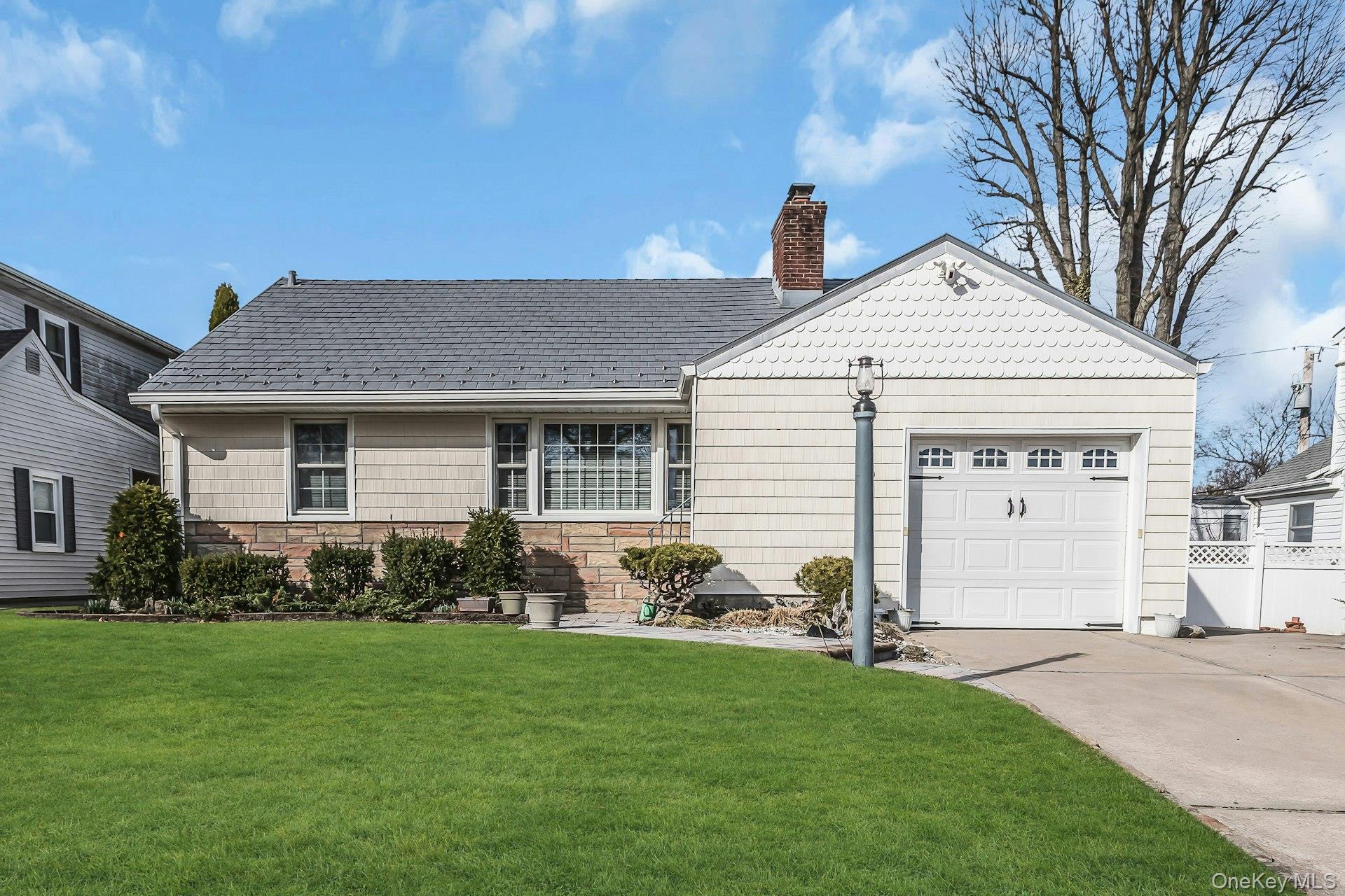 5 Sherwood Road, Glen Cove, NY 11542