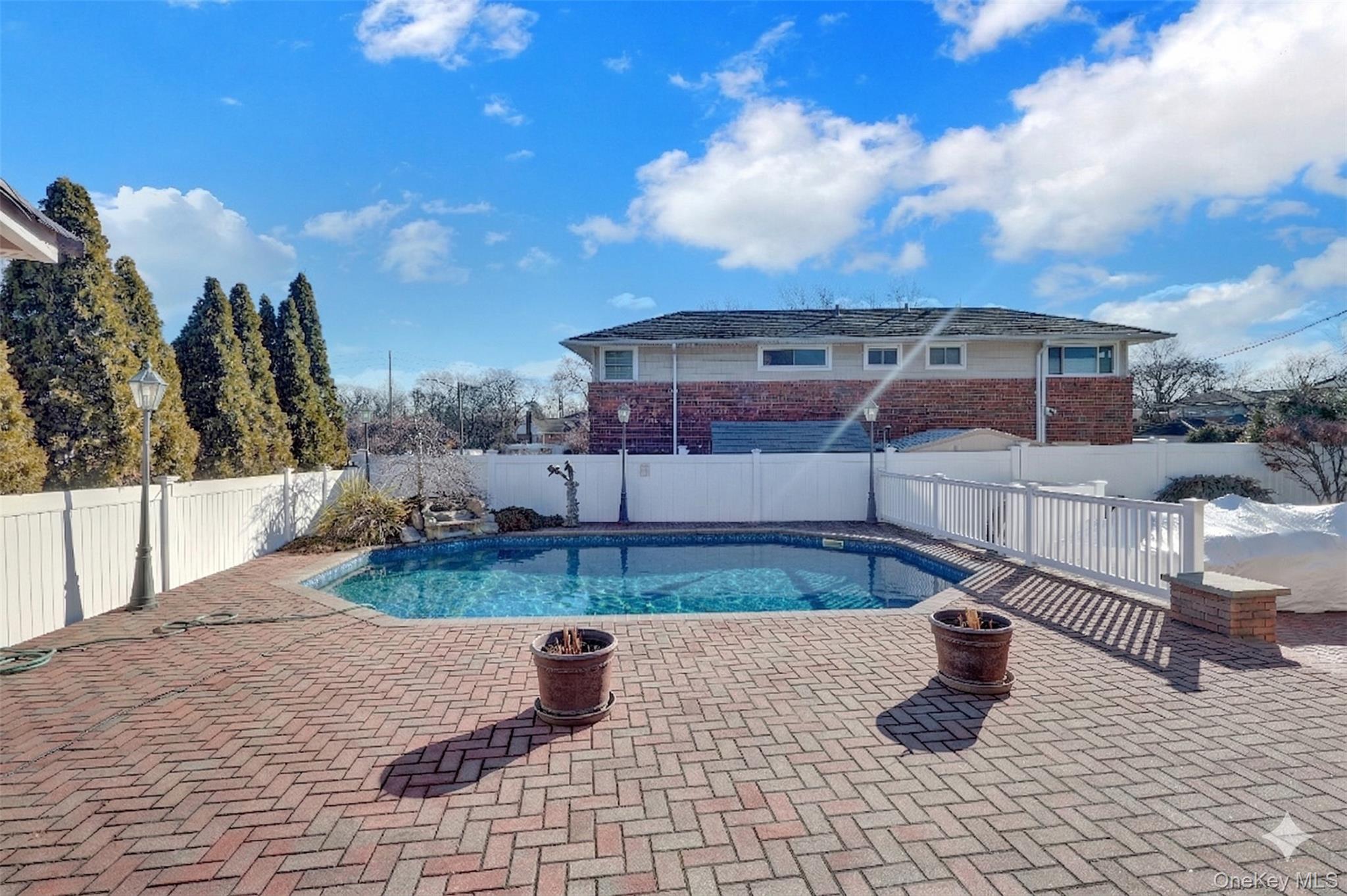 646 Kildare Crescent, Seaford, NY 11783