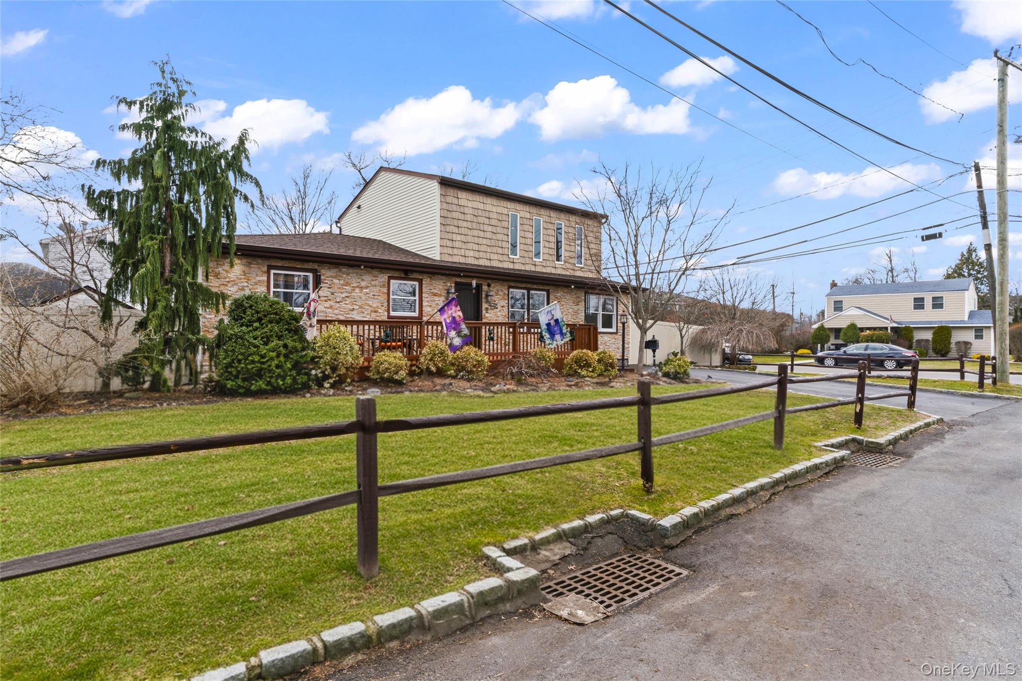 2 Burnett Avenue, Bay Shore, NY 11706