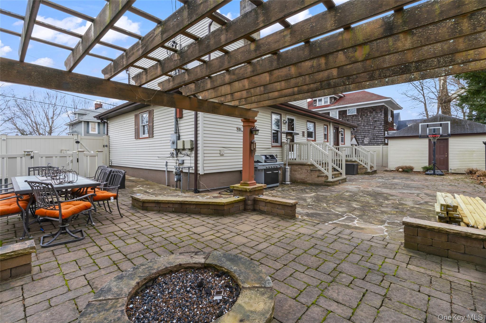 2 Burnett Avenue, Bay Shore, NY 11706