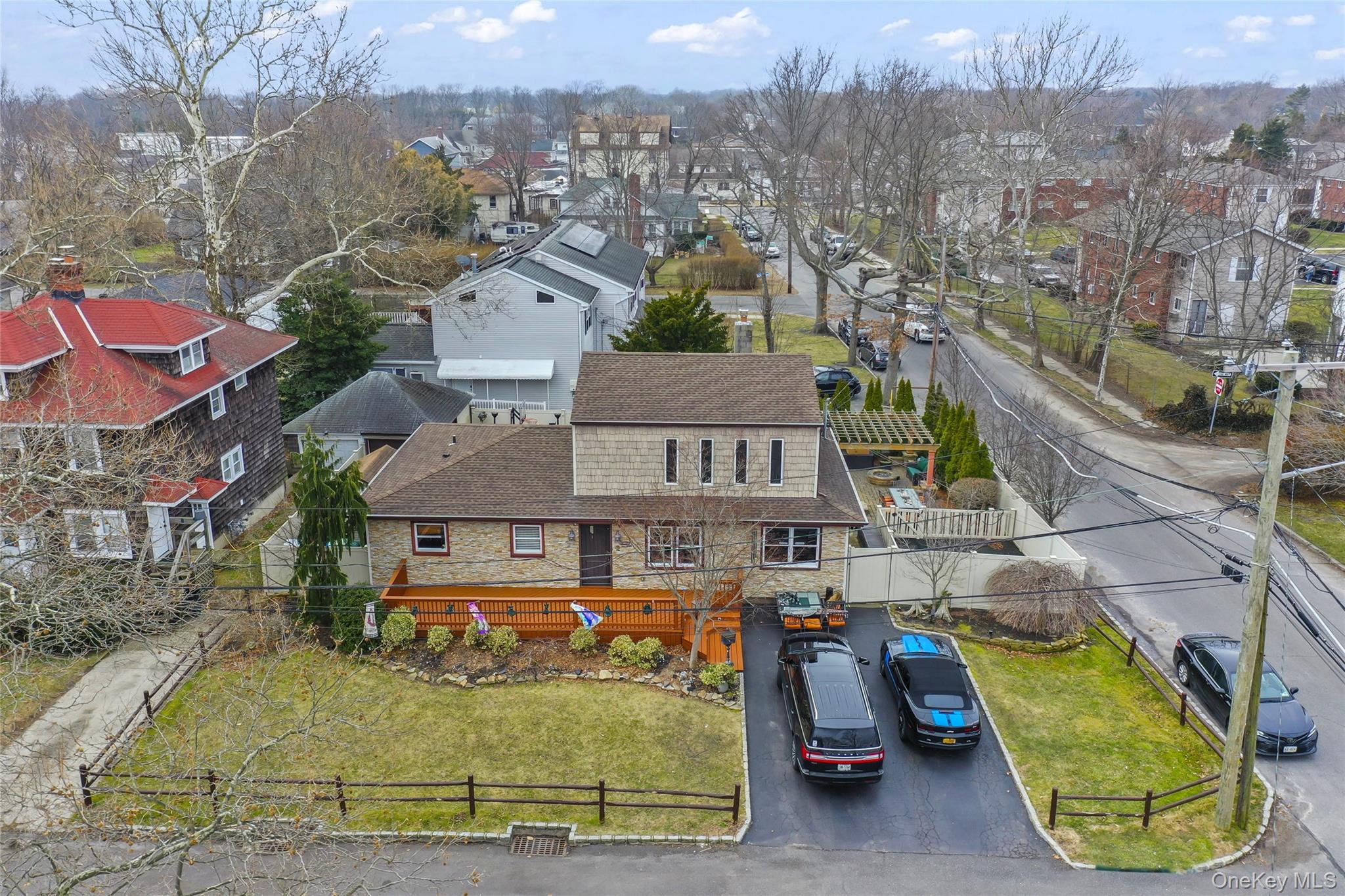 2 Burnett Avenue, Bay Shore, NY 11706