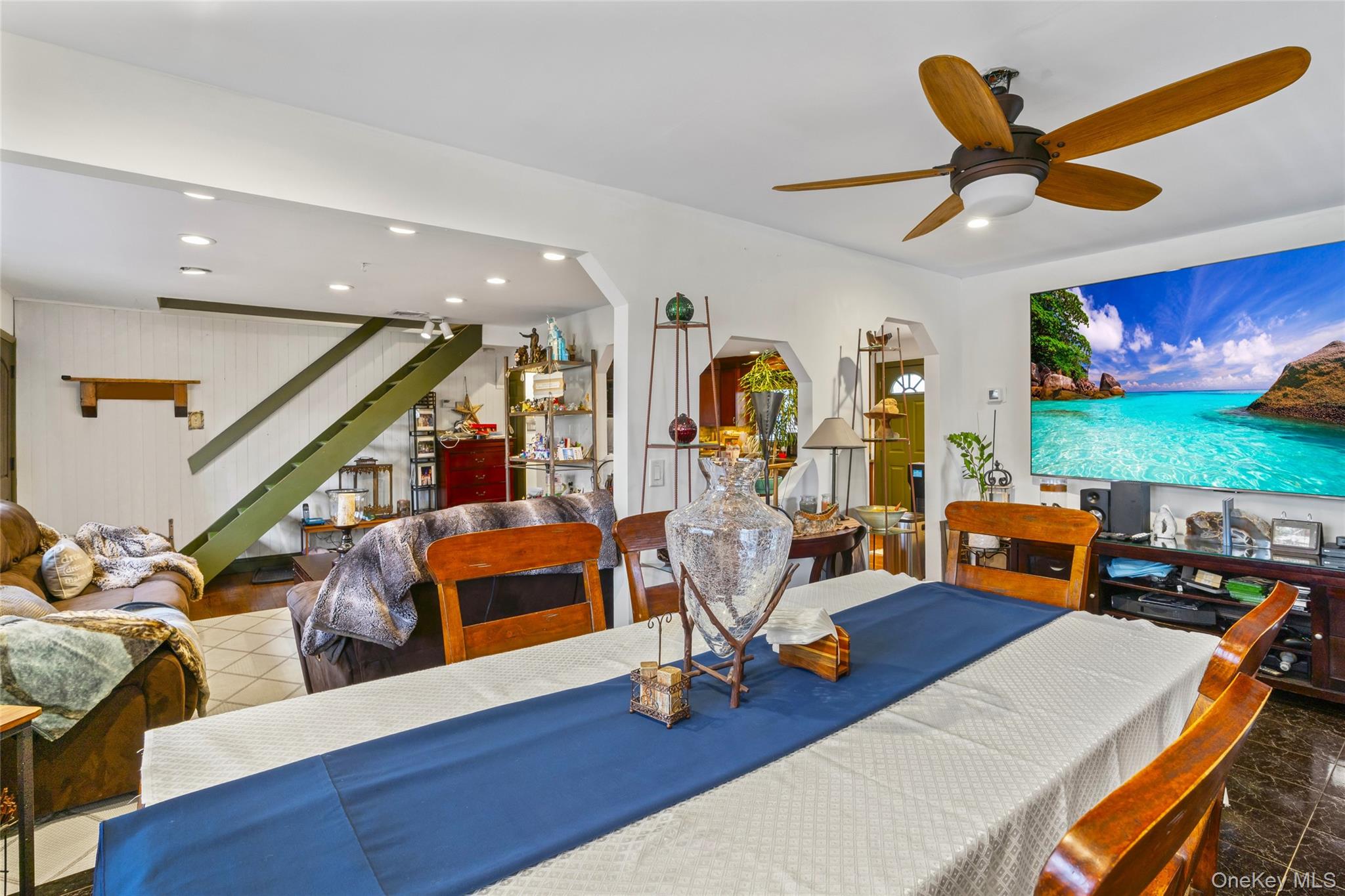 2 Burnett Avenue, Bay Shore, NY 11706