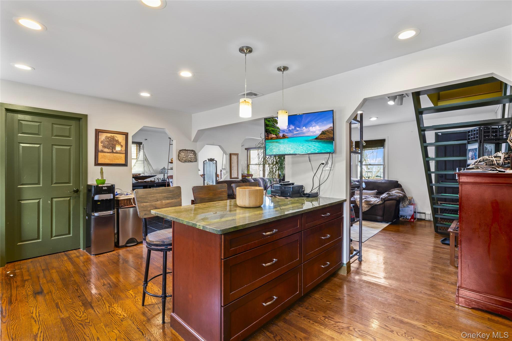 2 Burnett Avenue, Bay Shore, NY 11706