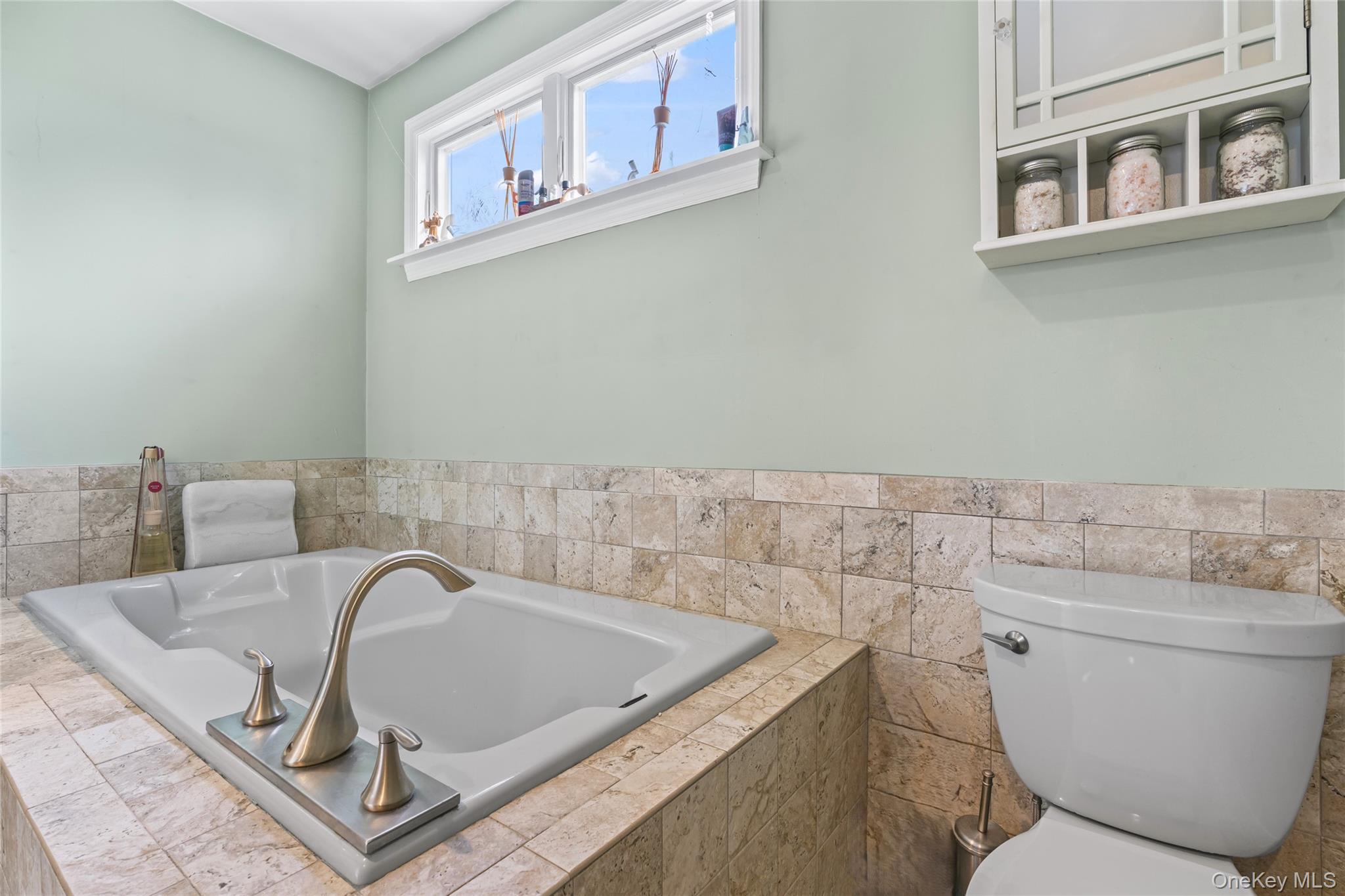 2 Burnett Avenue, Bay Shore, NY 11706