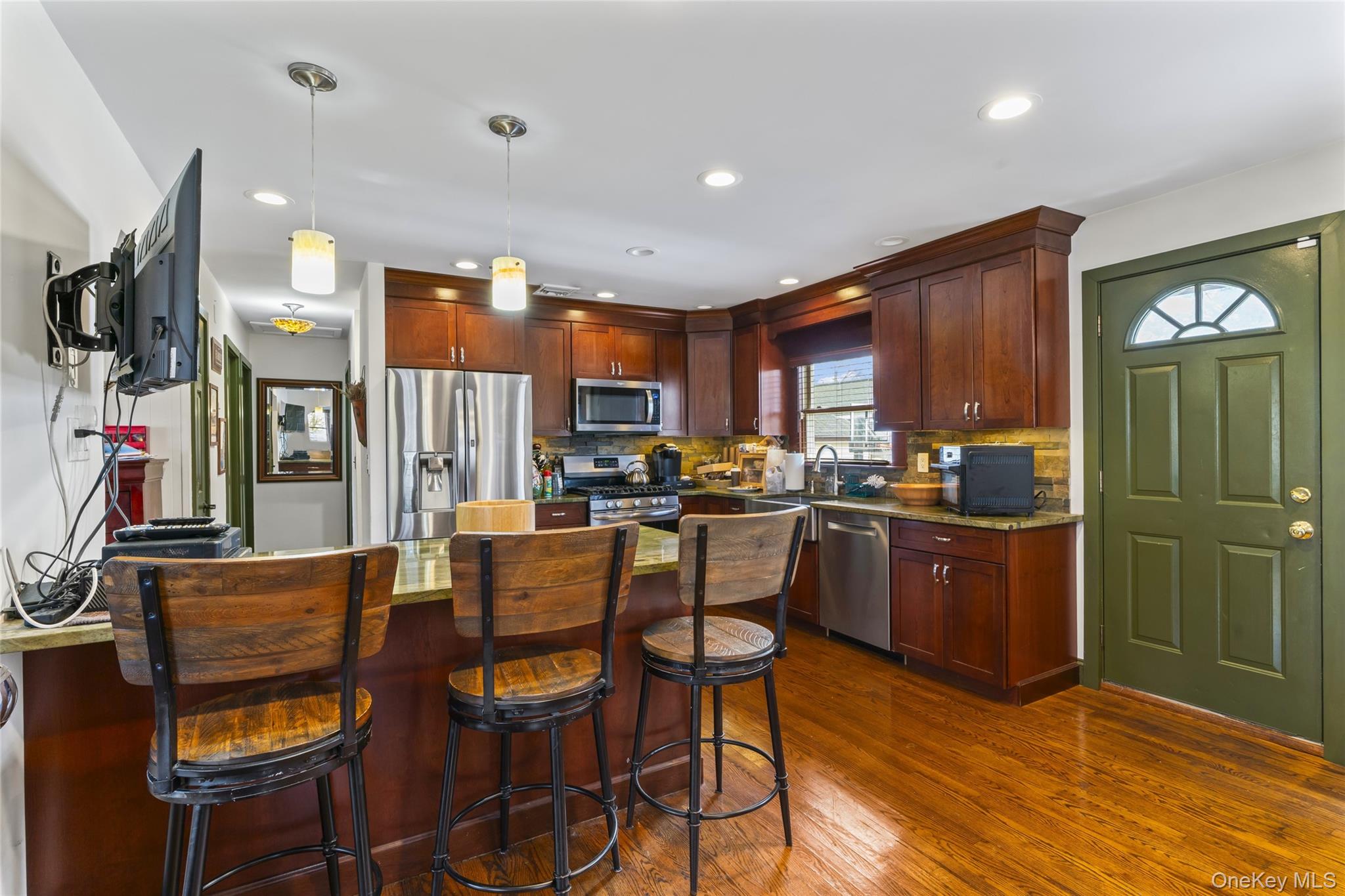 2 Burnett Avenue, Bay Shore, NY 11706