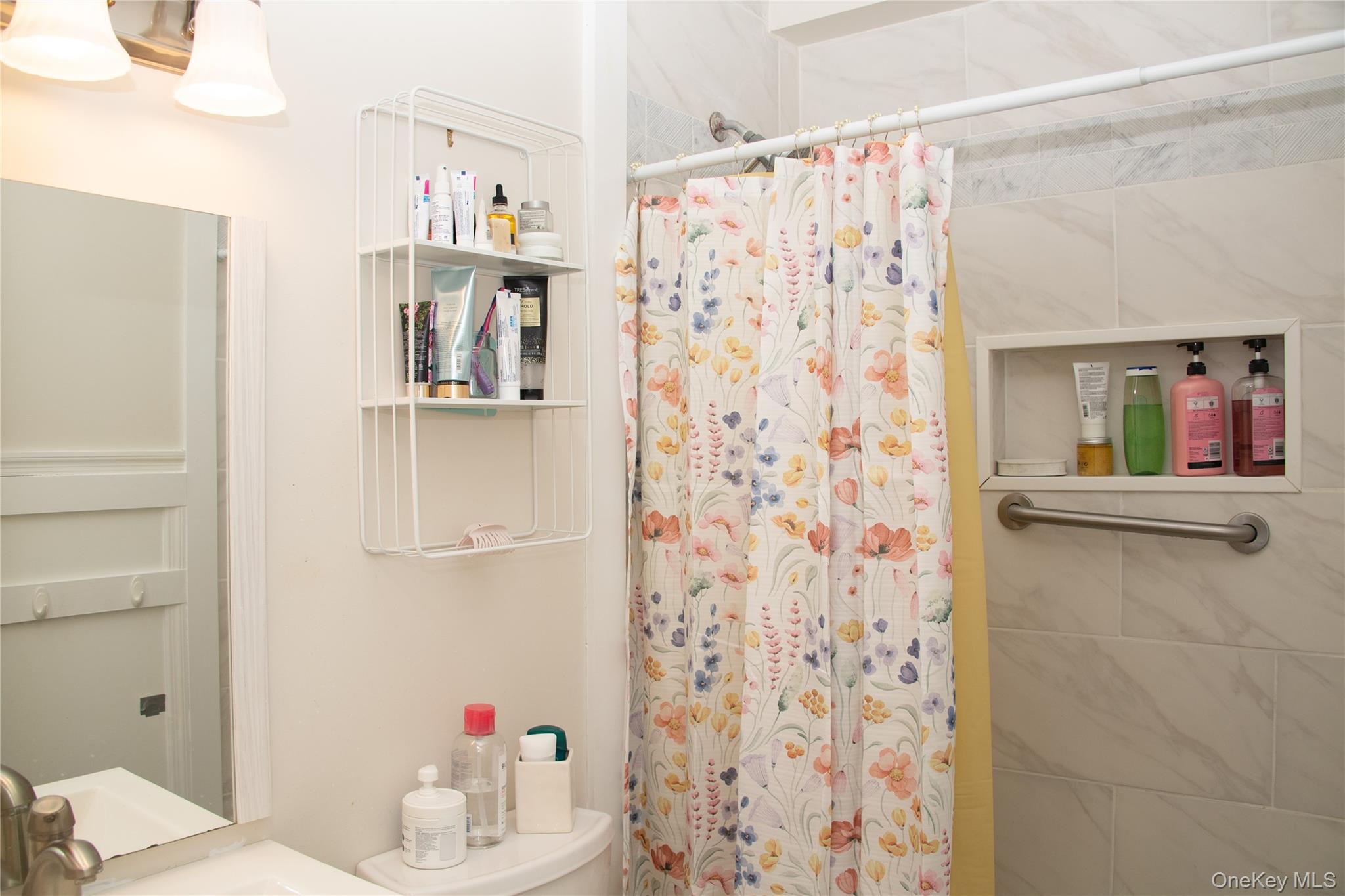 18 Springwood Drive # A, North Babylon, NY 11703