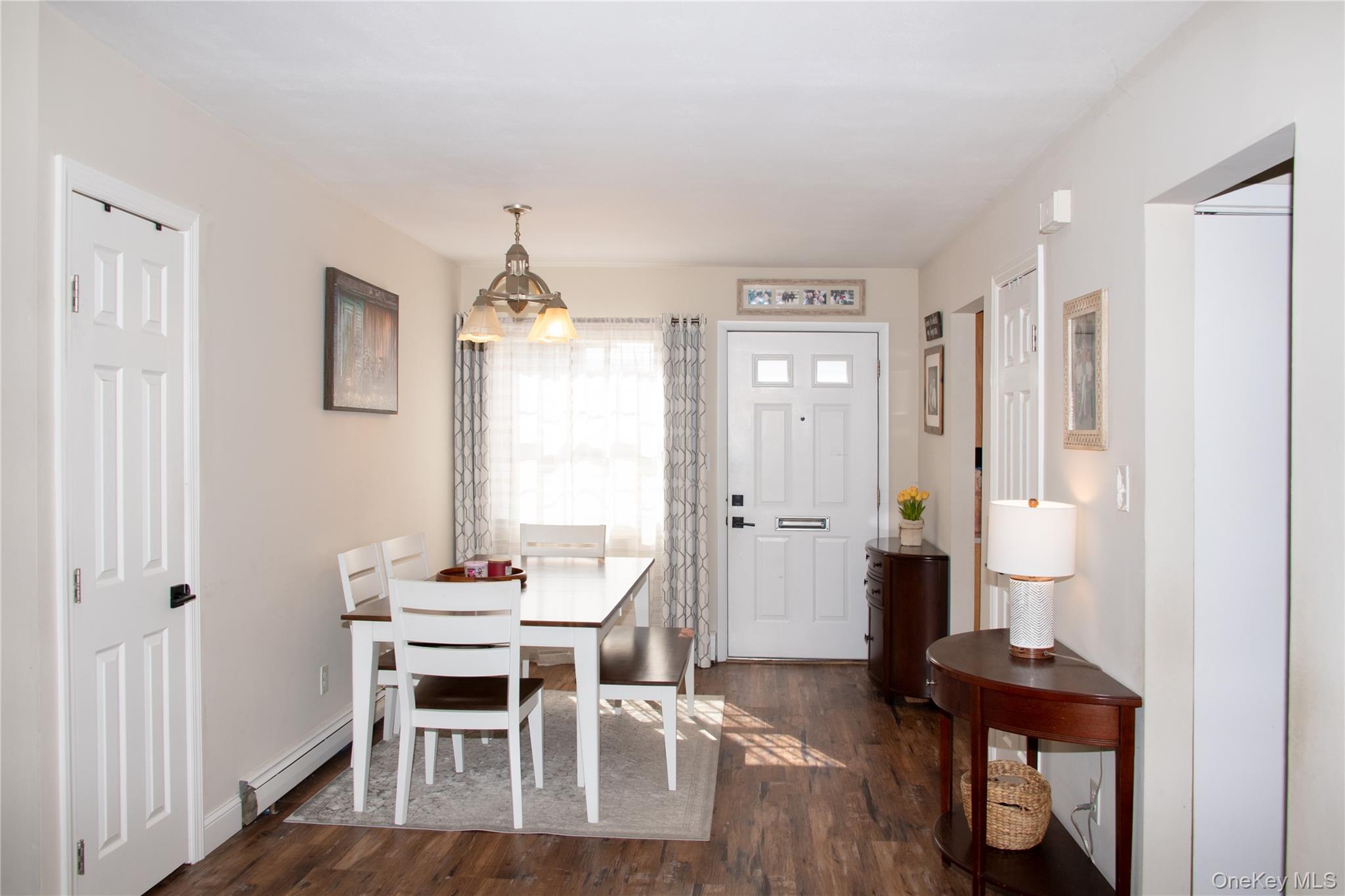 18 Springwood Drive # A, North Babylon, NY 11703