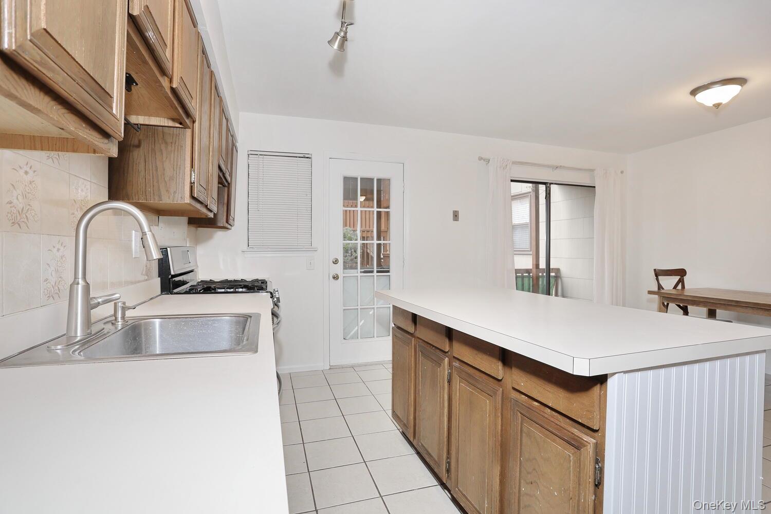 26 Milford Lane # F, Suffern, NY 10901