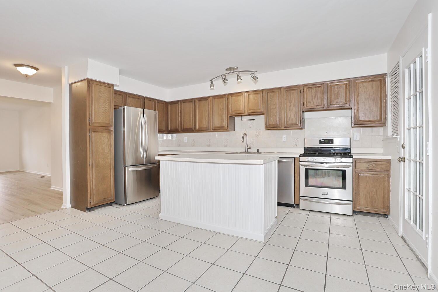 26 Milford Lane # F, Suffern, NY 10901