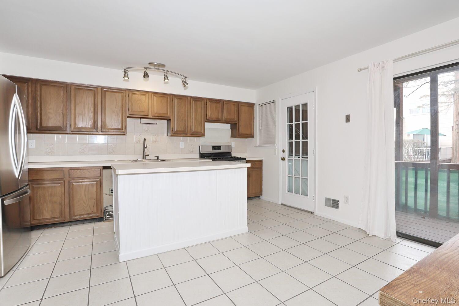 26 Milford Lane # F, Suffern, NY 10901