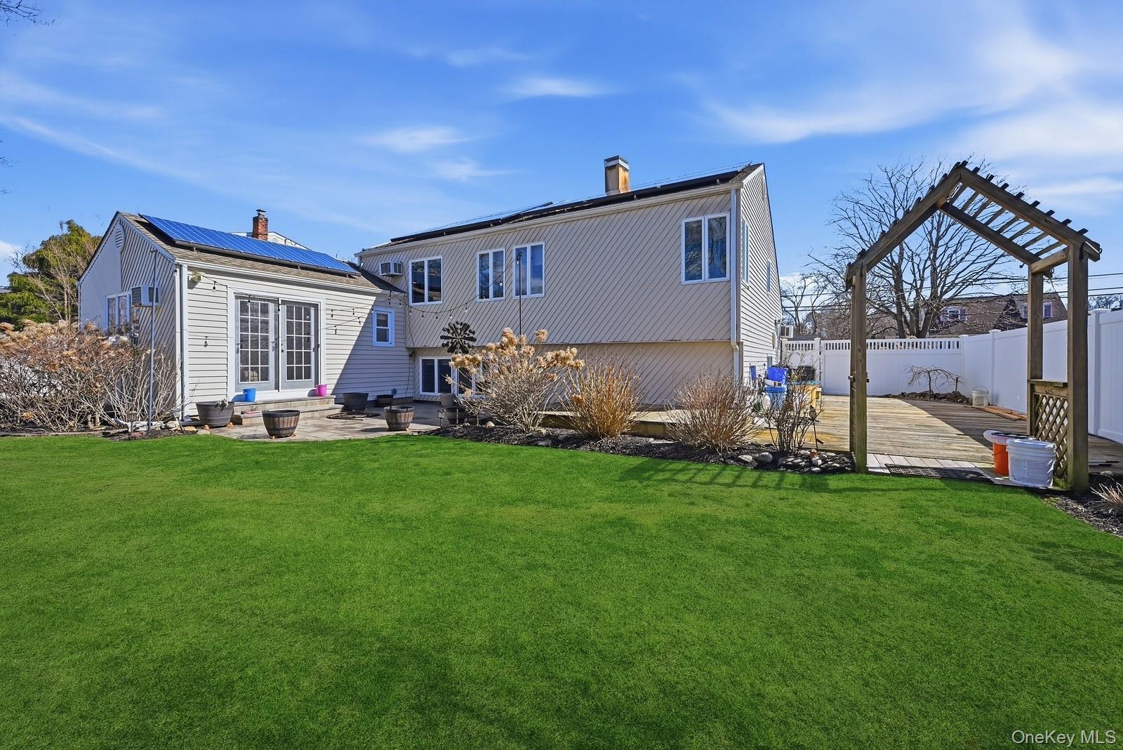 628 Peter Paul Drive, West Islip, NY 11795