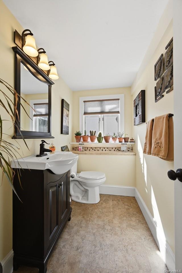 628 Peter Paul Drive, West Islip, NY 11795