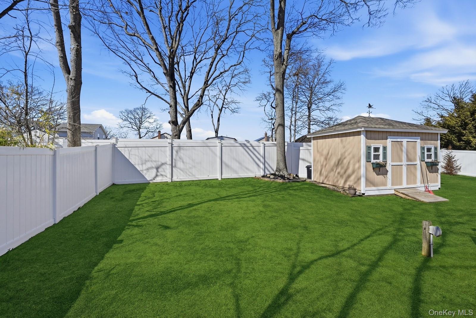 628 Peter Paul Drive, West Islip, NY 11795