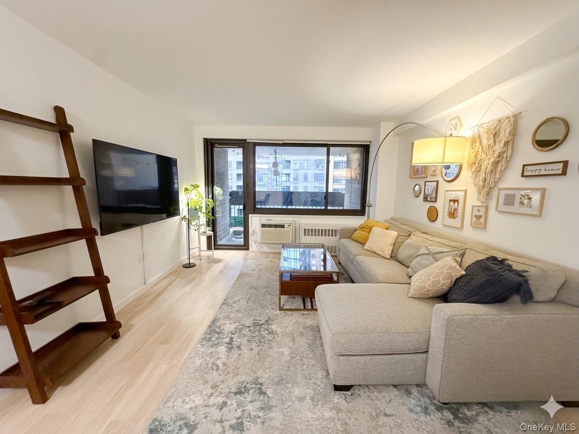 77 Fulton Street # 6F, New York (Manhattan), NY 10038