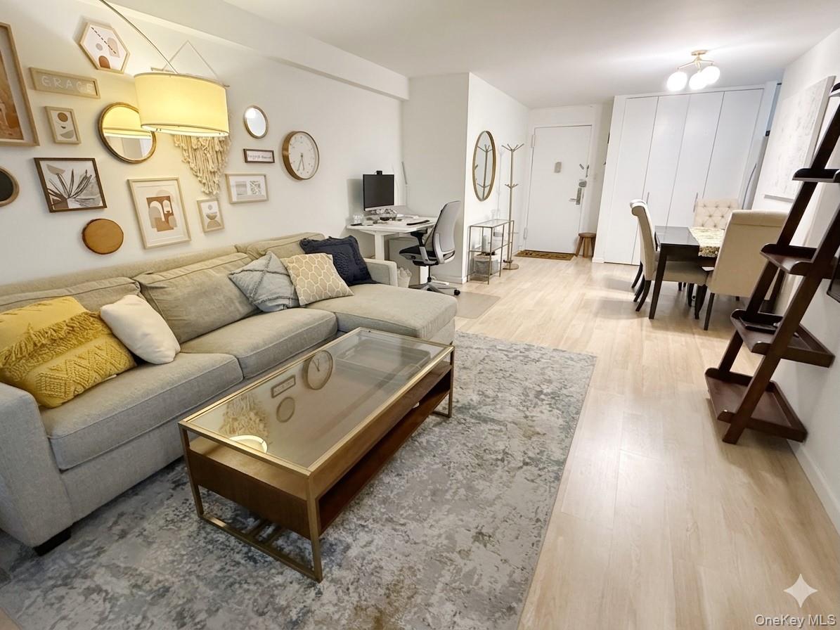 77 Fulton Street # 6F, New York (Manhattan), NY 10038