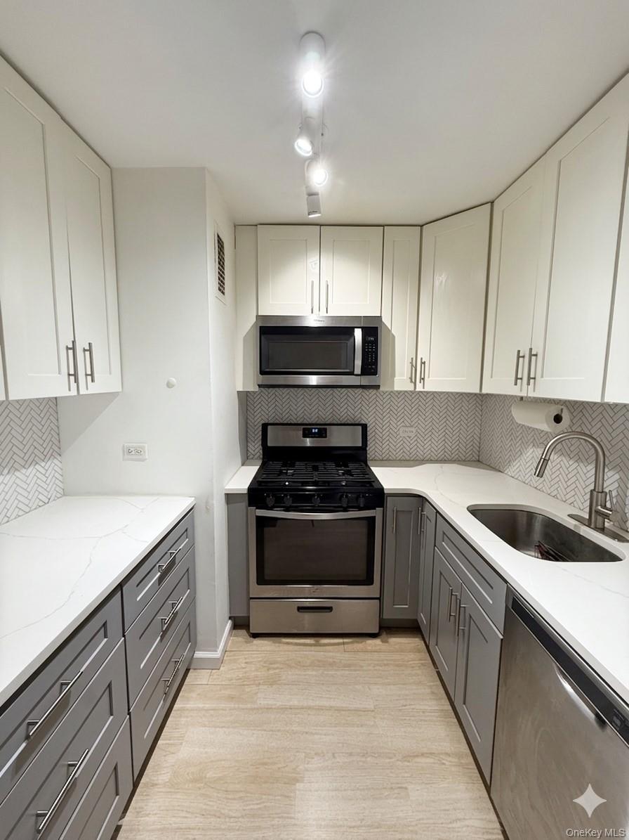 77 Fulton Street # 6F, New York (Manhattan), NY 10038