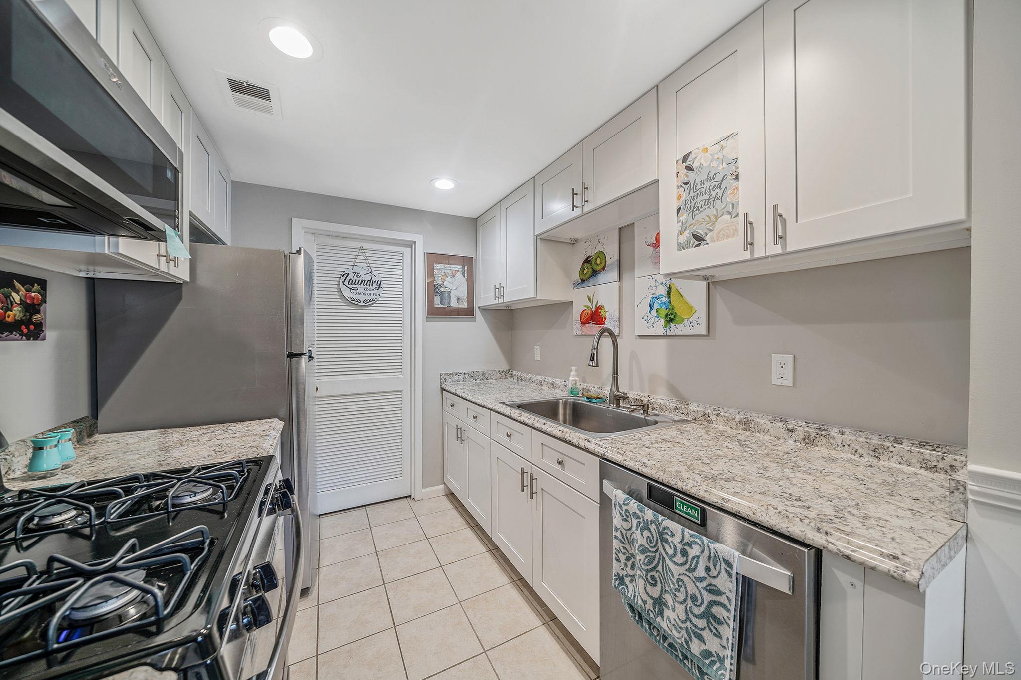 474 Daryl Drive, Medford, NY 11763