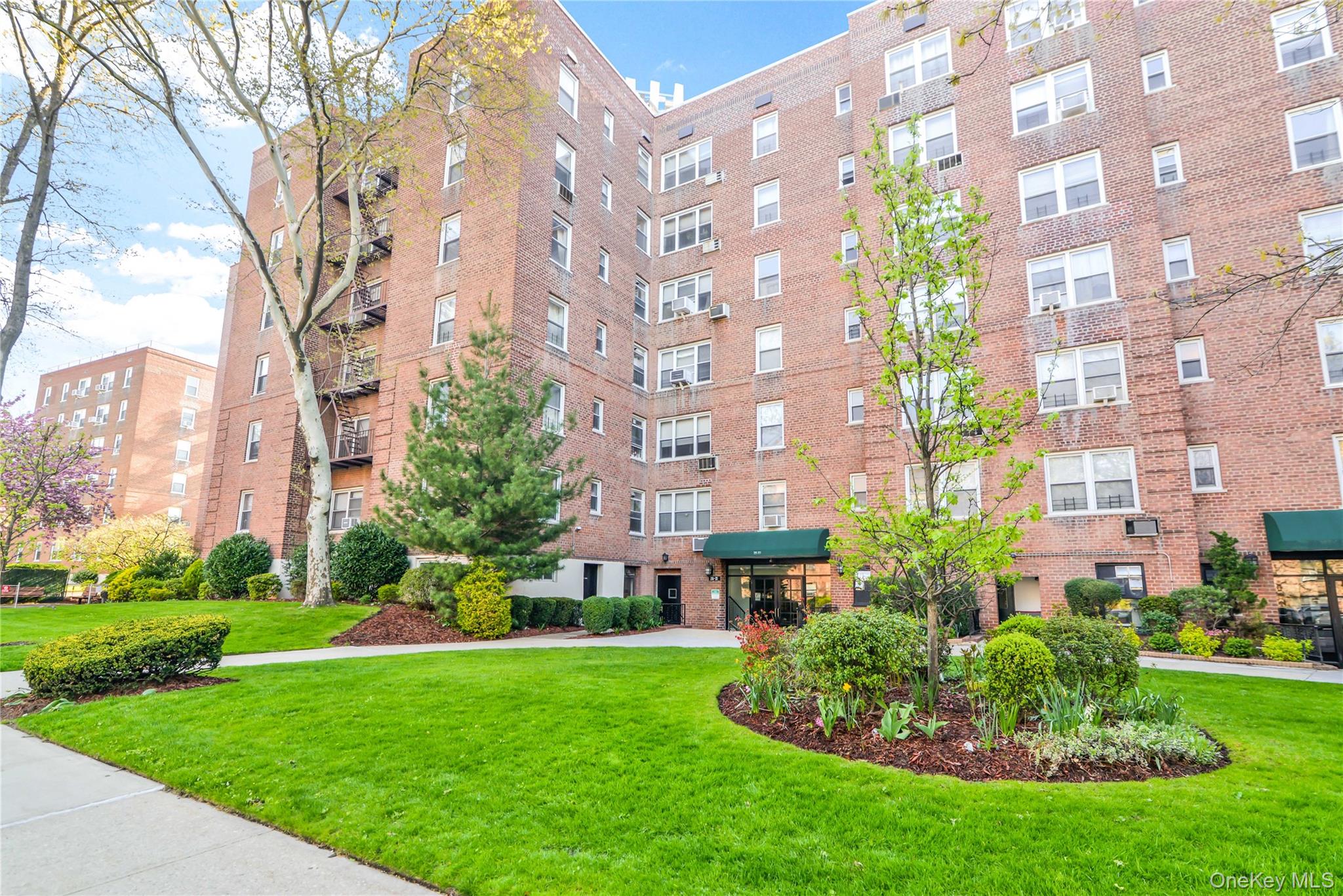 26-21 Union Street # 2D, Flushing, NY 11354