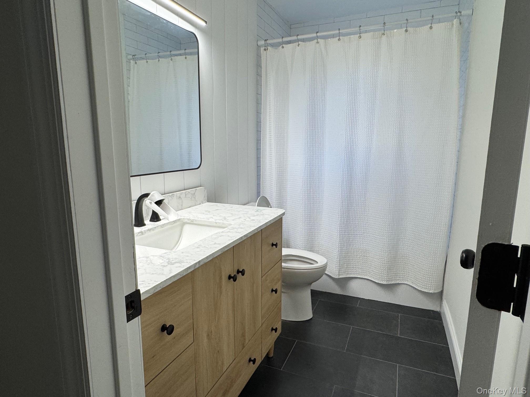 43 W Shore Road, Oakdale, NY 11769