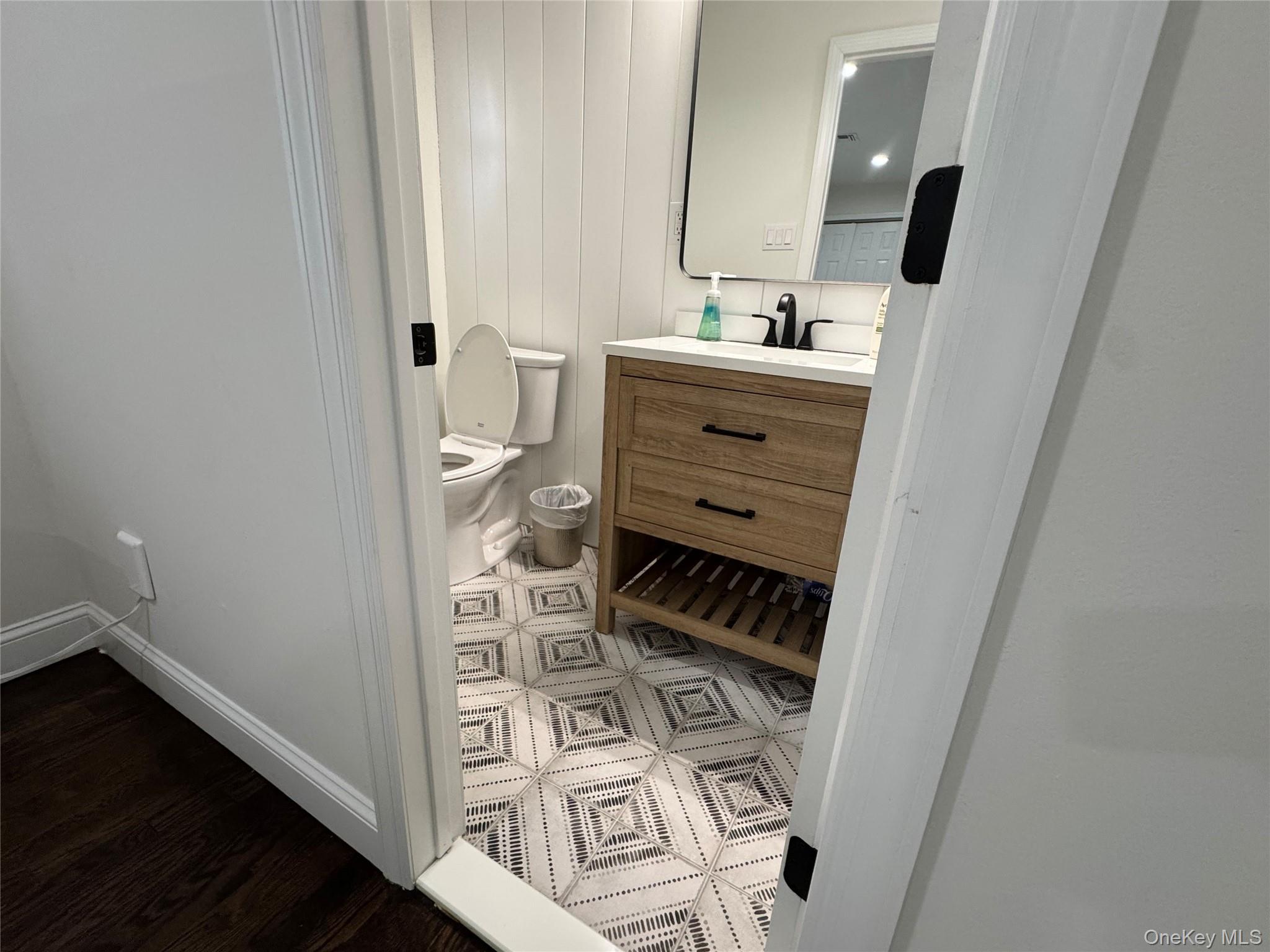 43 W Shore Road, Oakdale, NY 11769