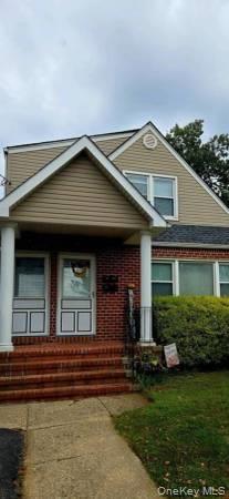 222 Cleveland Avenue, Mineola, NY 11501