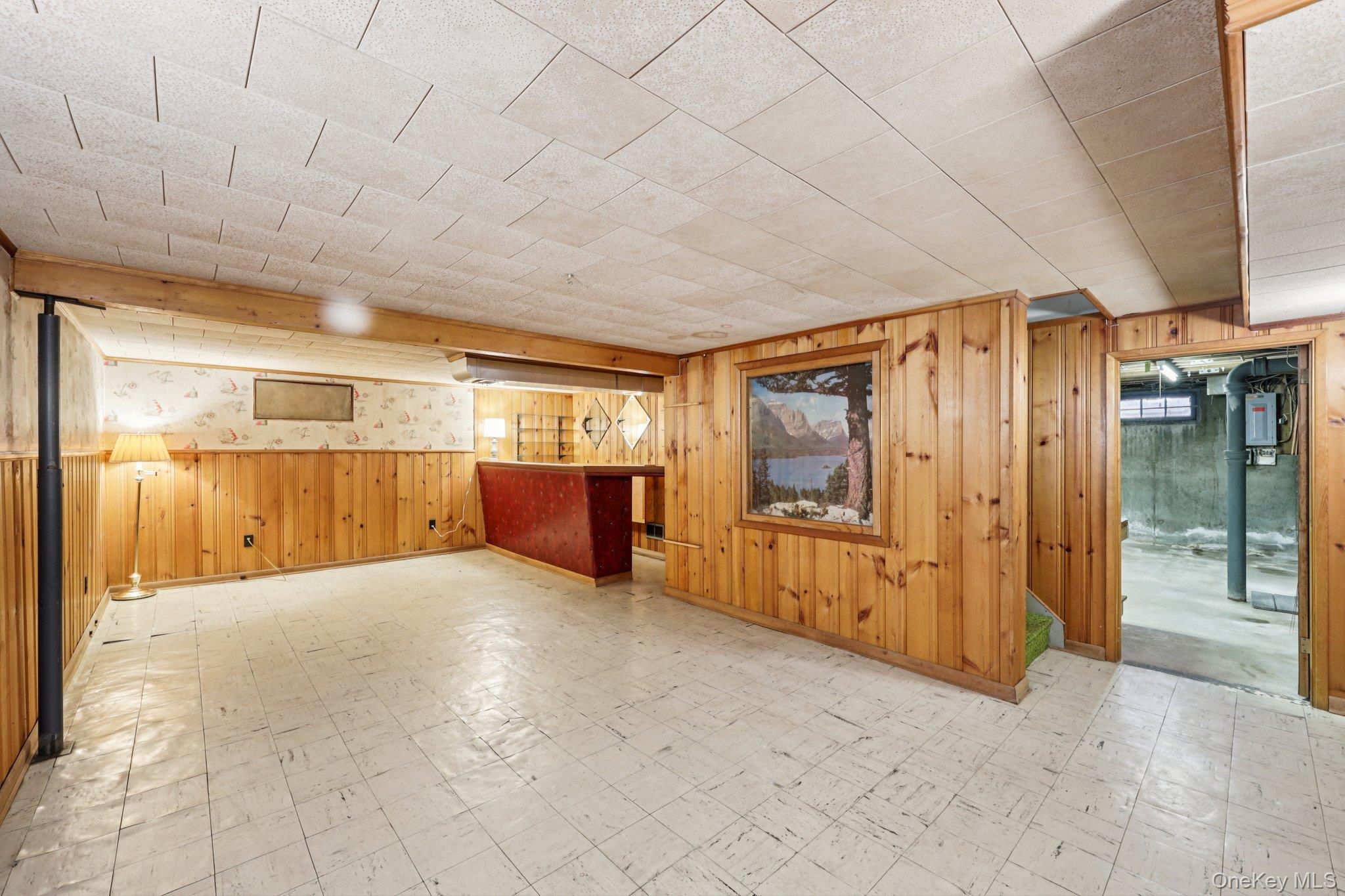 132 Albertson Parkway, Albertson, NY 11507